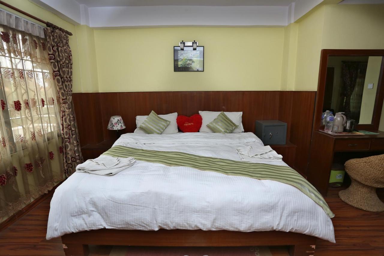 New Hotel Panda Катманду Экстерьер фото