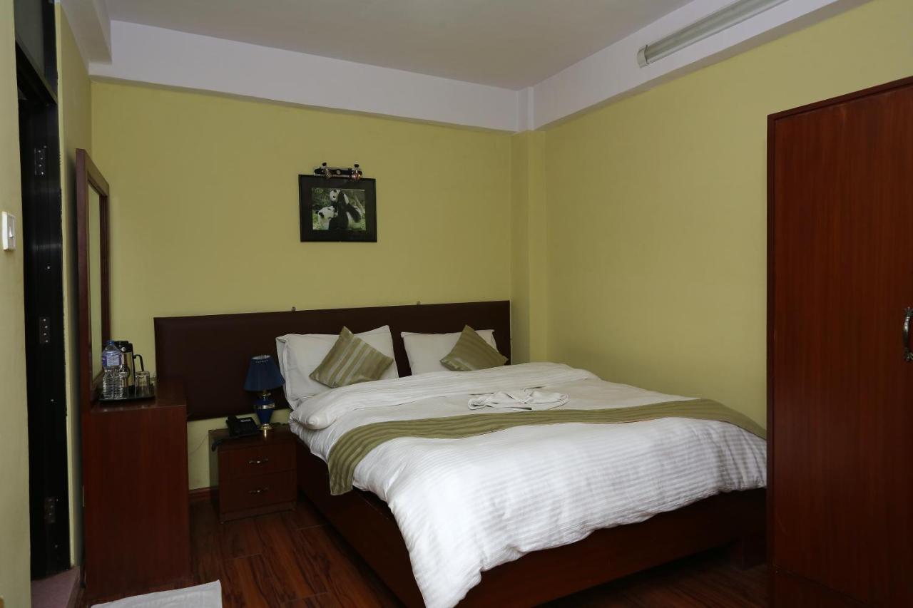 New Hotel Panda Катманду Экстерьер фото