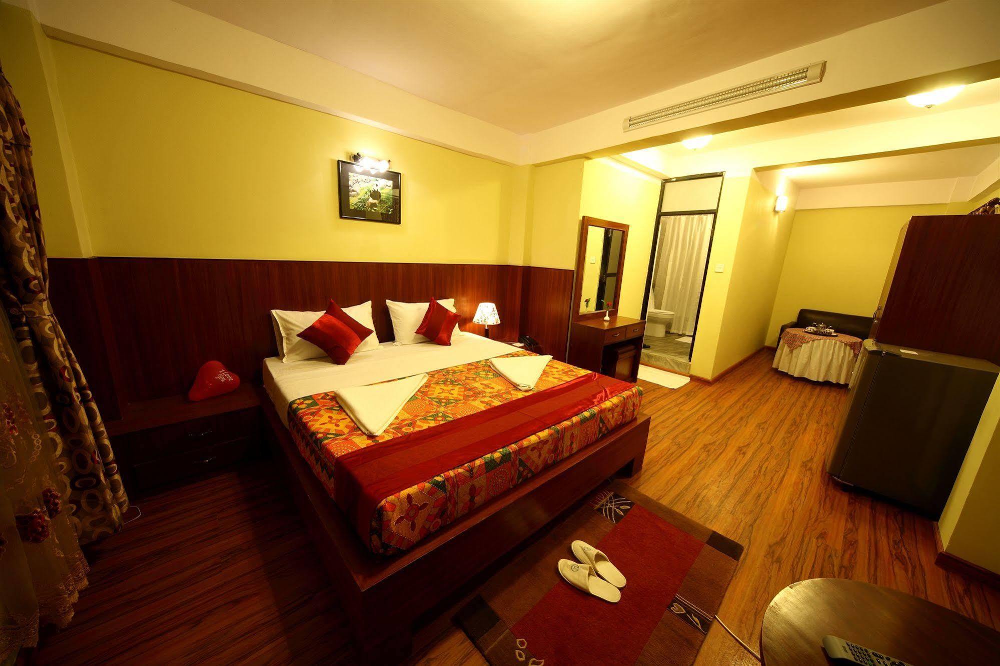 New Hotel Panda Катманду Экстерьер фото