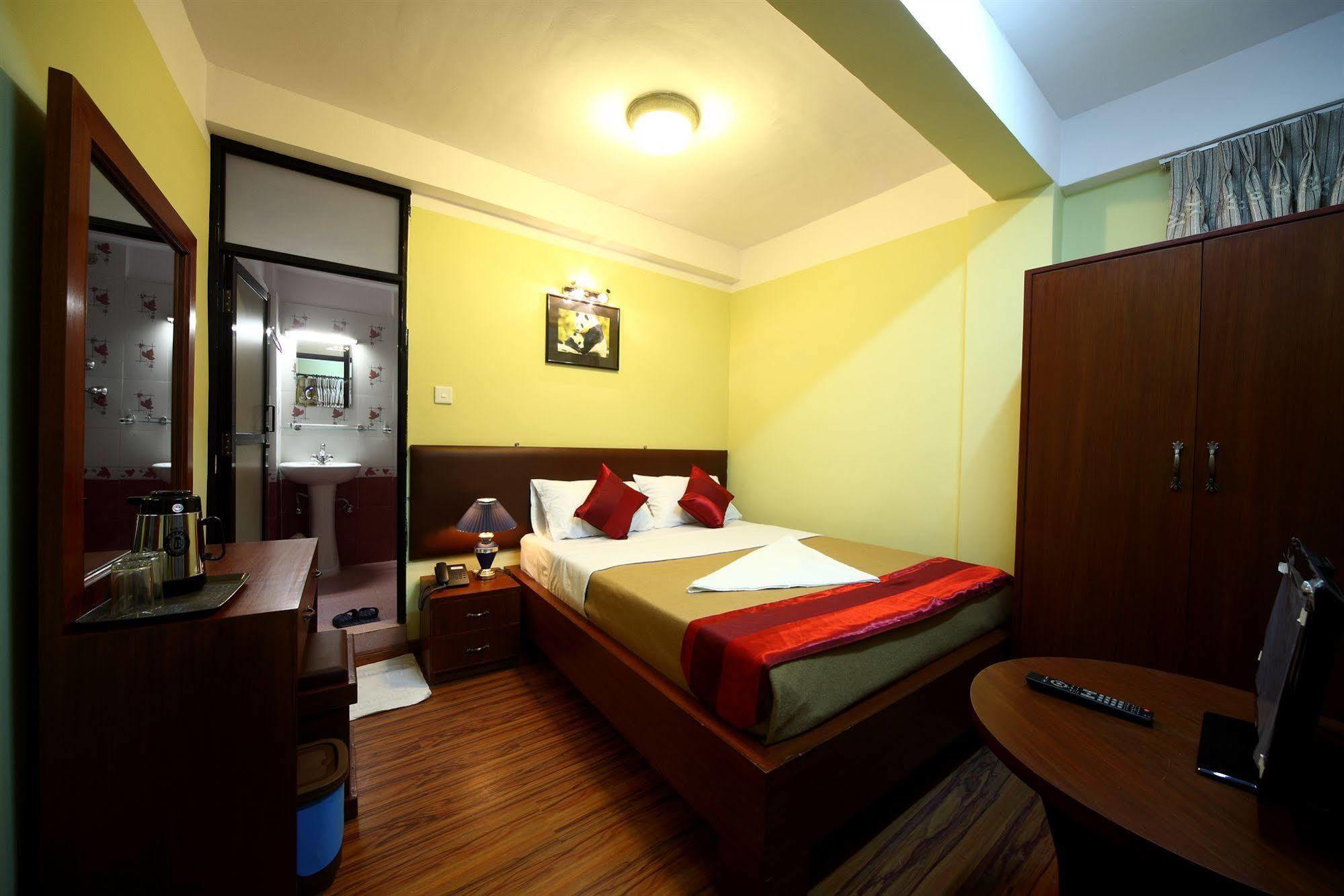 New Hotel Panda Катманду Экстерьер фото