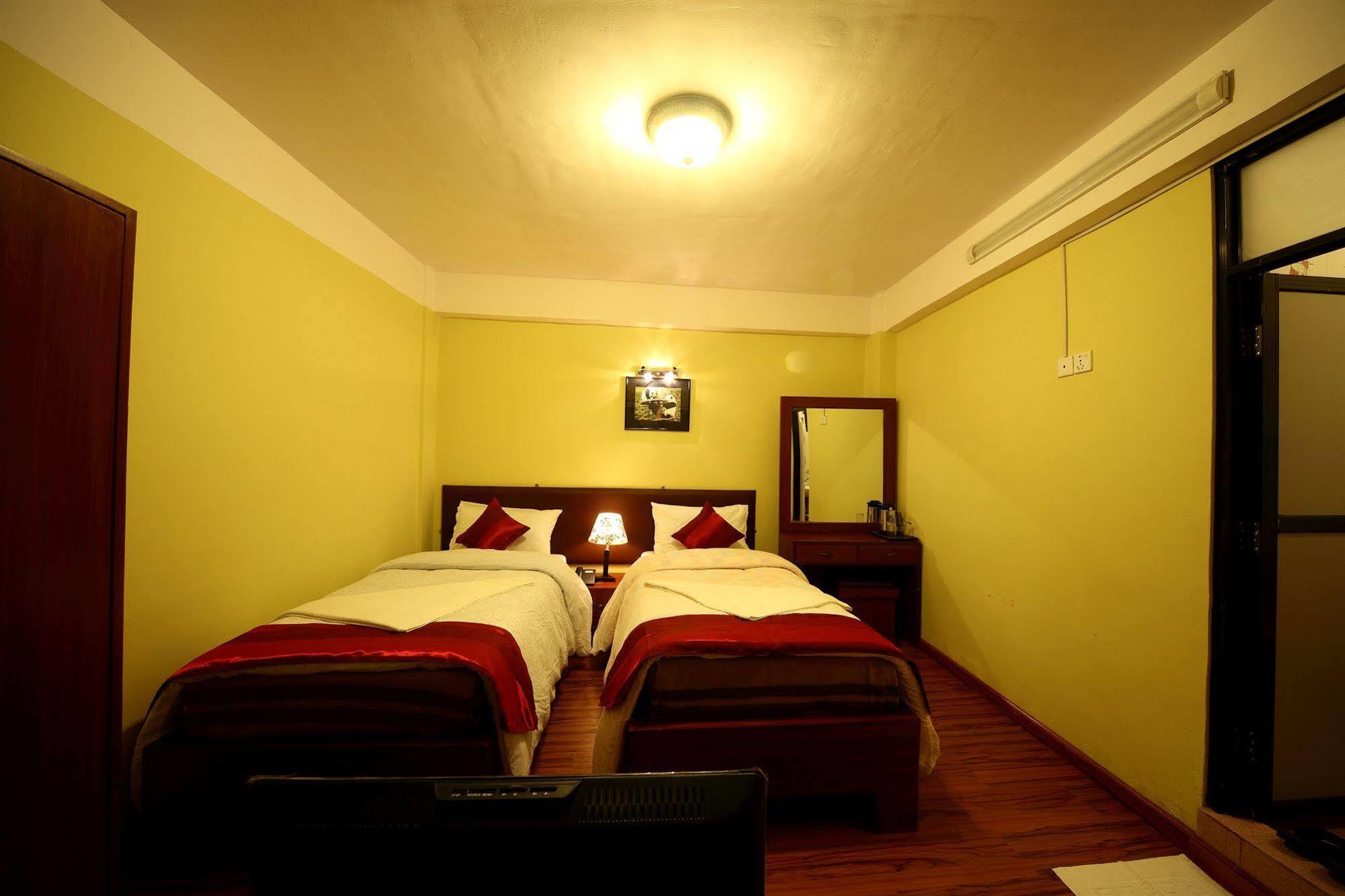 New Hotel Panda Катманду Экстерьер фото