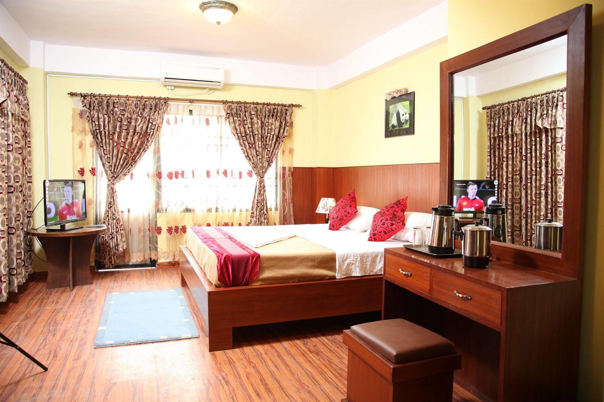 New Hotel Panda Катманду Экстерьер фото