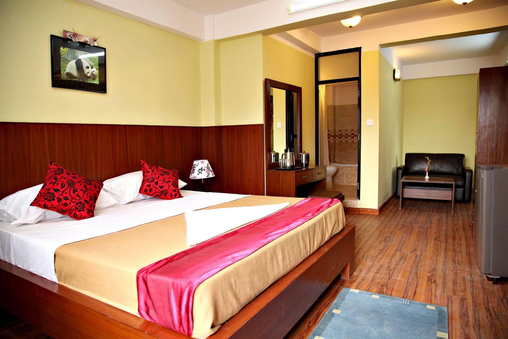 New Hotel Panda Катманду Экстерьер фото