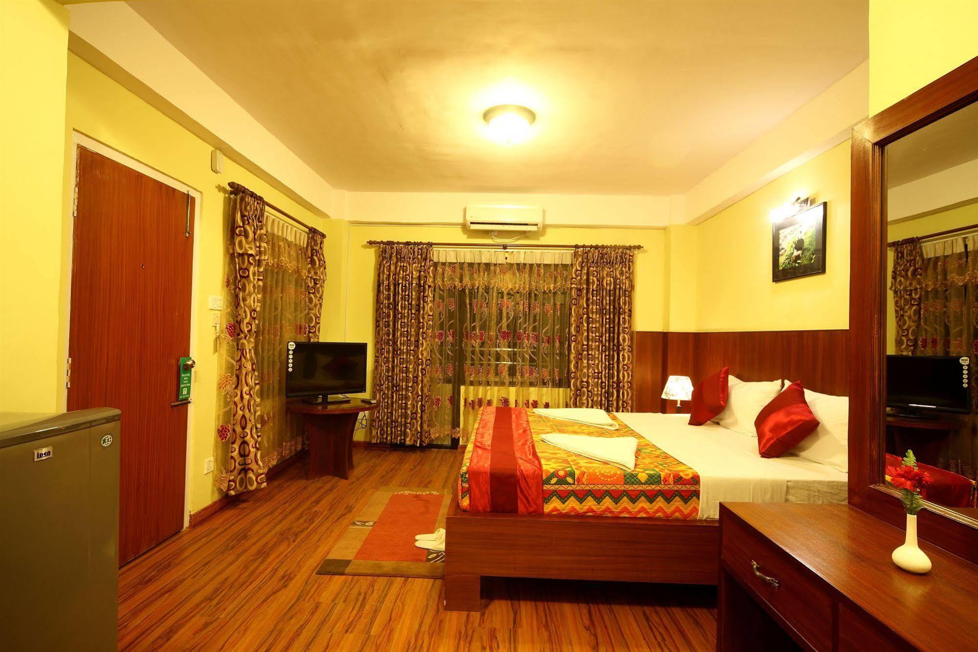 New Hotel Panda Катманду Экстерьер фото