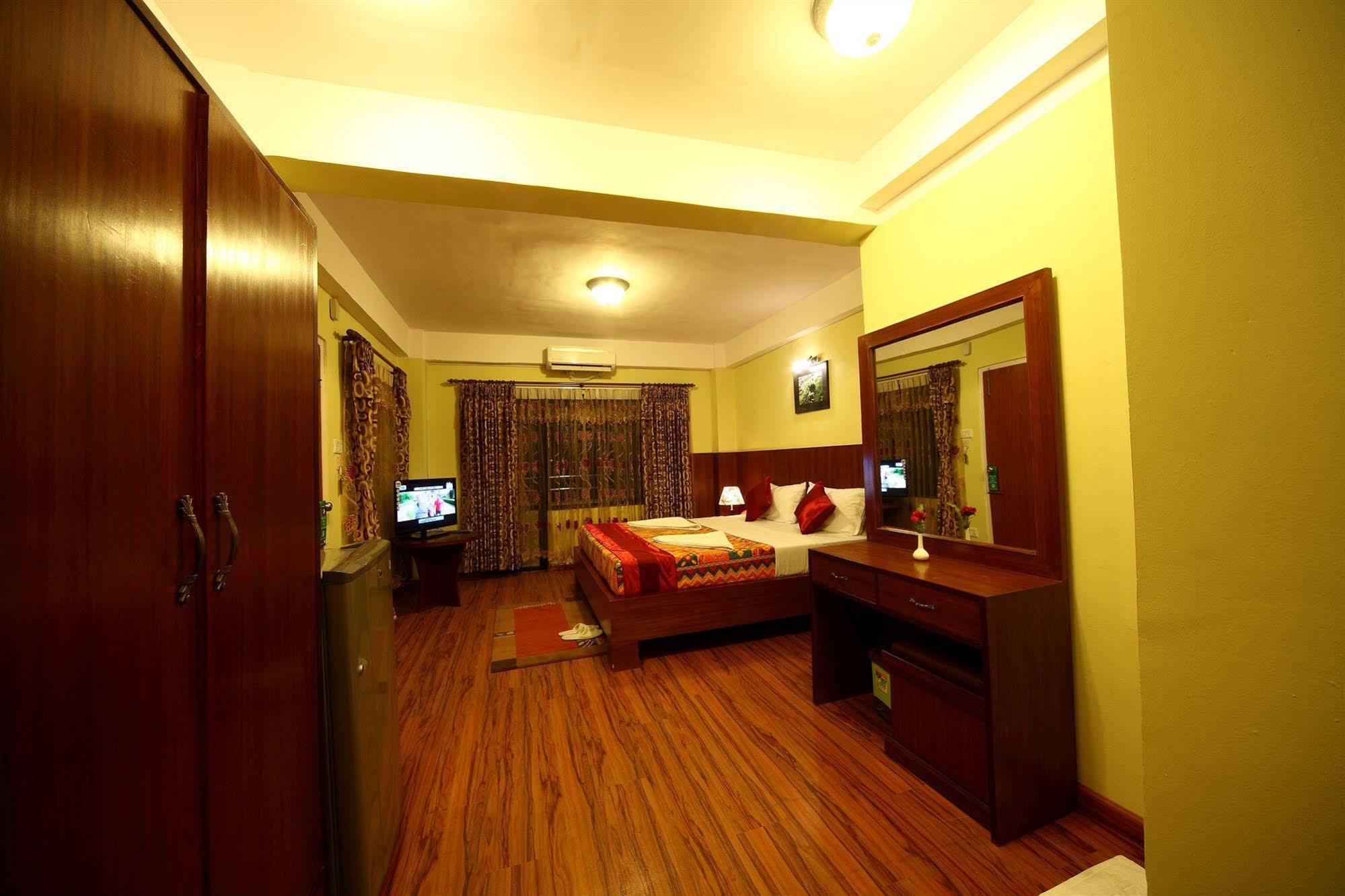 New Hotel Panda Катманду Экстерьер фото